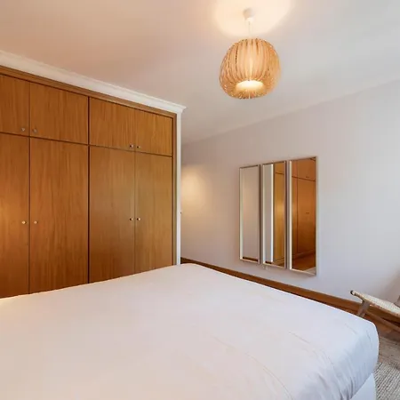 Monumental Place By An Island 푼샬